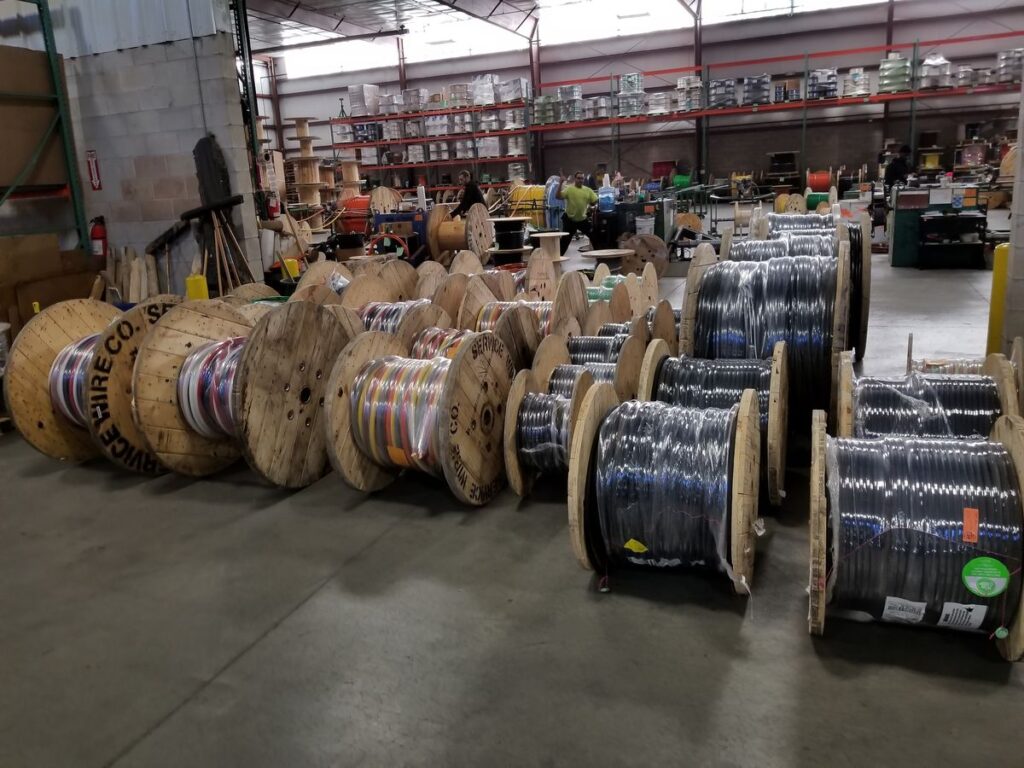 کابل برق با کیفیت، کاهش تلفات انرژی، نمای نزدیک از هادی و عایق کابل